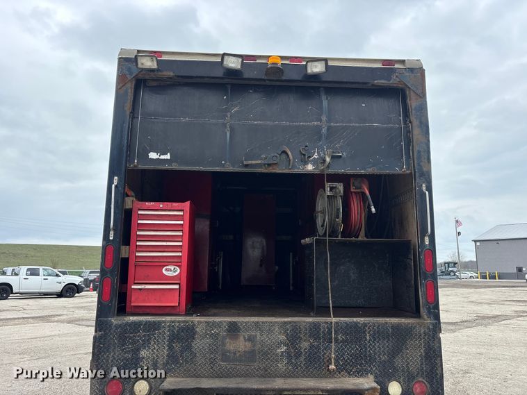 image for item FK1400 2000 International 4900 fuel / lube truck