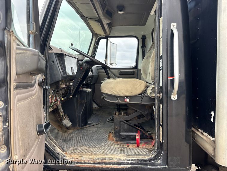 image for item FK1400 2000 International 4900 fuel / lube truck