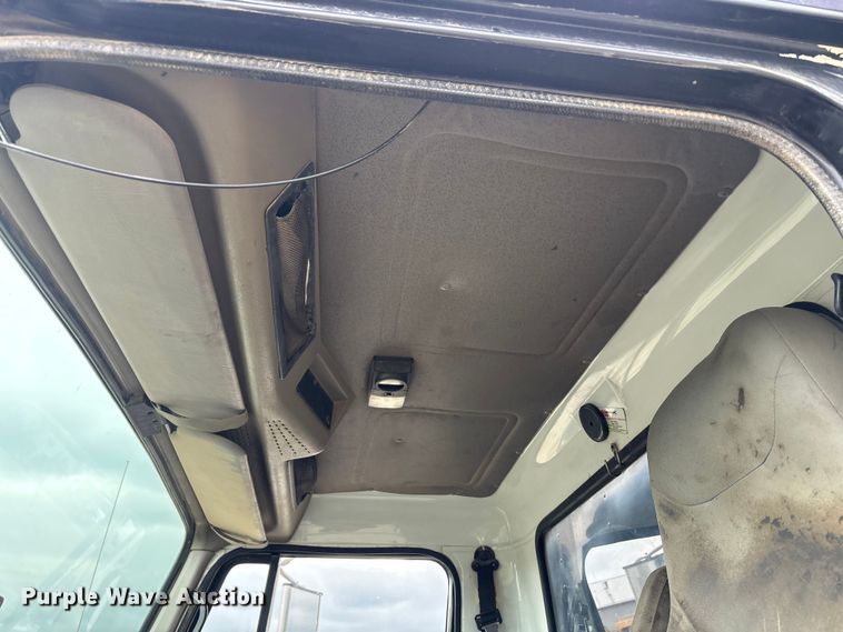 image for item FK1400 2000 International 4900 fuel / lube truck