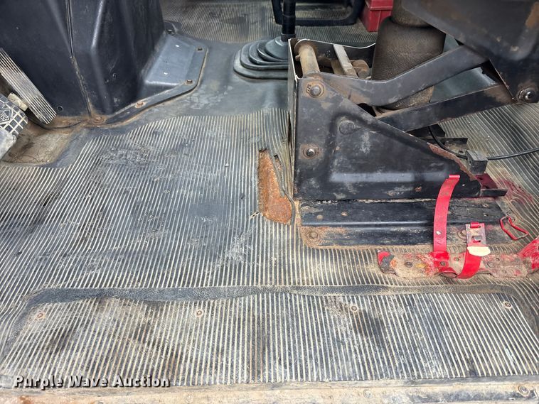 image for item FK1400 2000 International 4900 fuel / lube truck