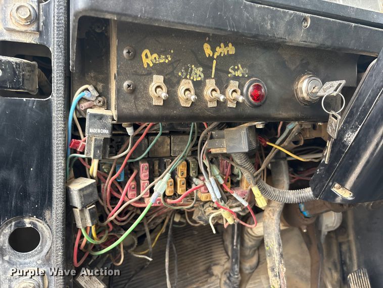 image for item FK1400 2000 International 4900 fuel / lube truck