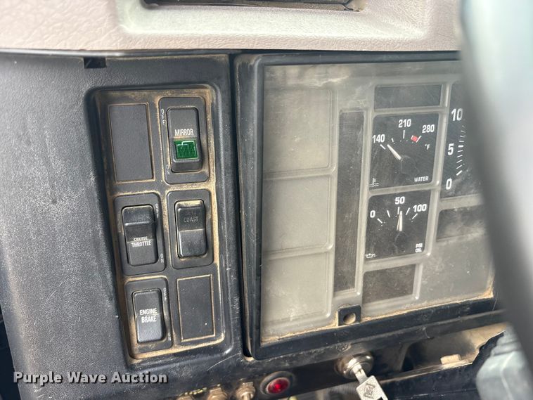 image for item FK1400 2000 International 4900 fuel / lube truck