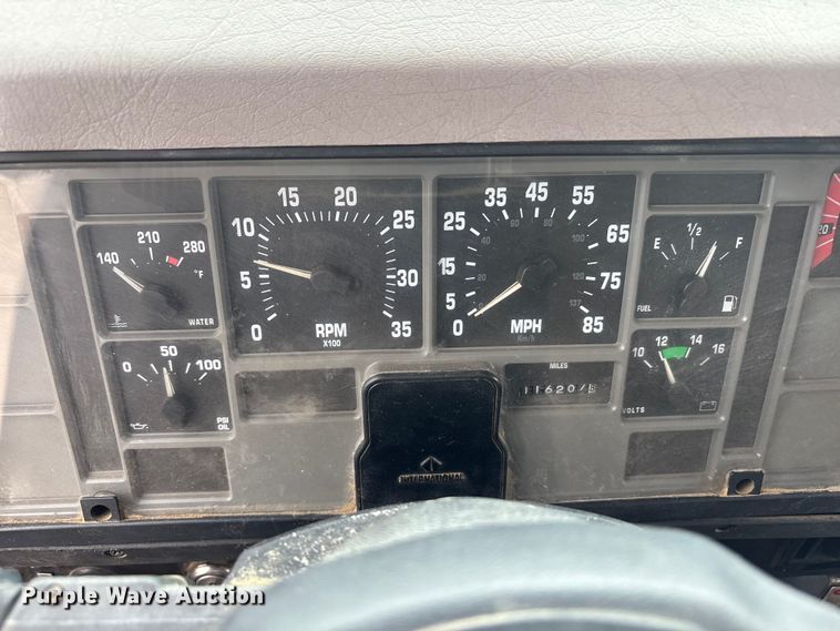 image for item FK1400 2000 International 4900 fuel / lube truck