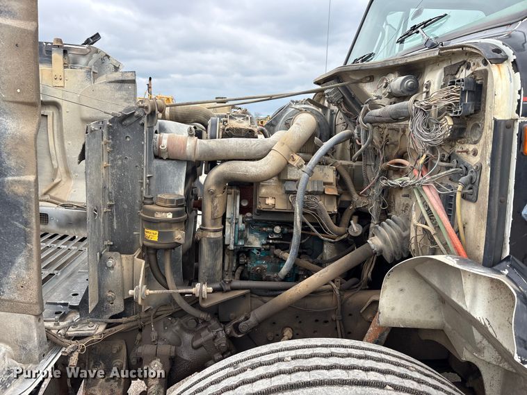 image for item FK1400 2000 International 4900 fuel / lube truck