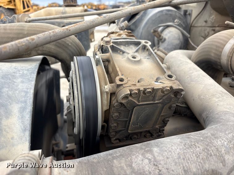 image for item FK1400 2000 International 4900 fuel / lube truck