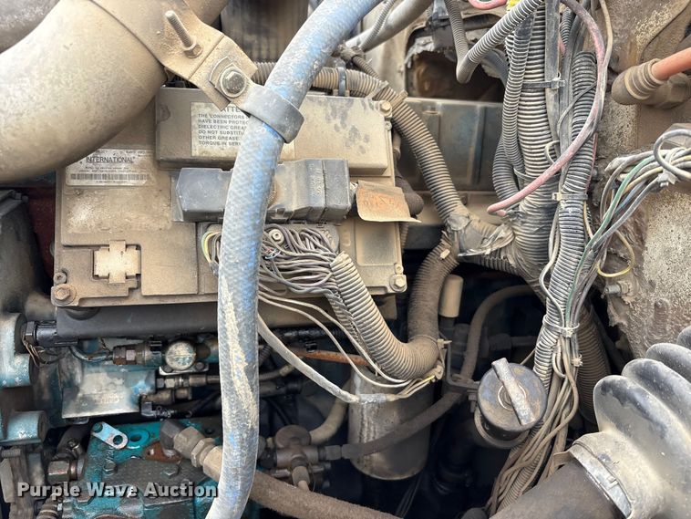 image for item FK1400 2000 International 4900 fuel / lube truck