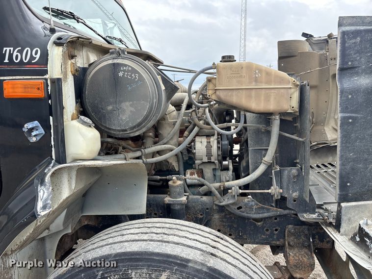 image for item FK1400 2000 International 4900 fuel / lube truck