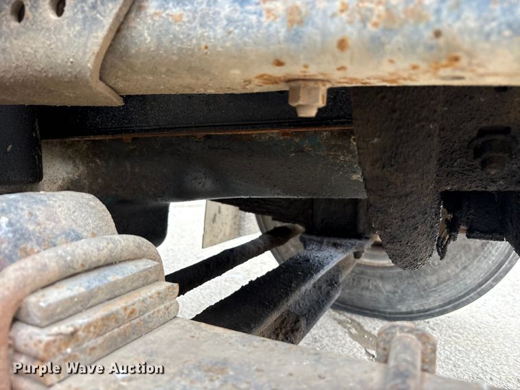 image for item FK1400 2000 International 4900 fuel / lube truck