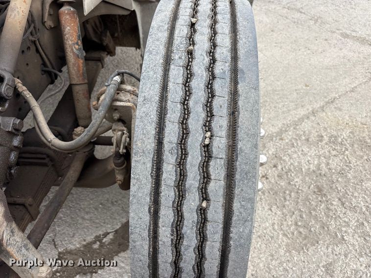 image for item FK1400 2000 International 4900 fuel / lube truck