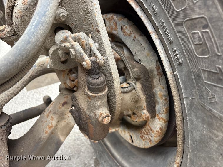 image for item FK1400 2000 International 4900 fuel / lube truck