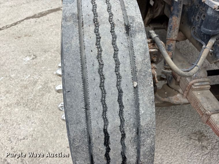 image for item FK1400 2000 International 4900 fuel / lube truck