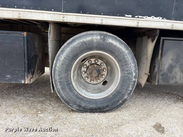 image for item FK1400 2000 International 4900 fuel / lube truck