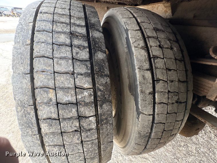 image for item FK1400 2000 International 4900 fuel / lube truck