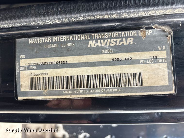 image for item FK1400 2000 International 4900 fuel / lube truck