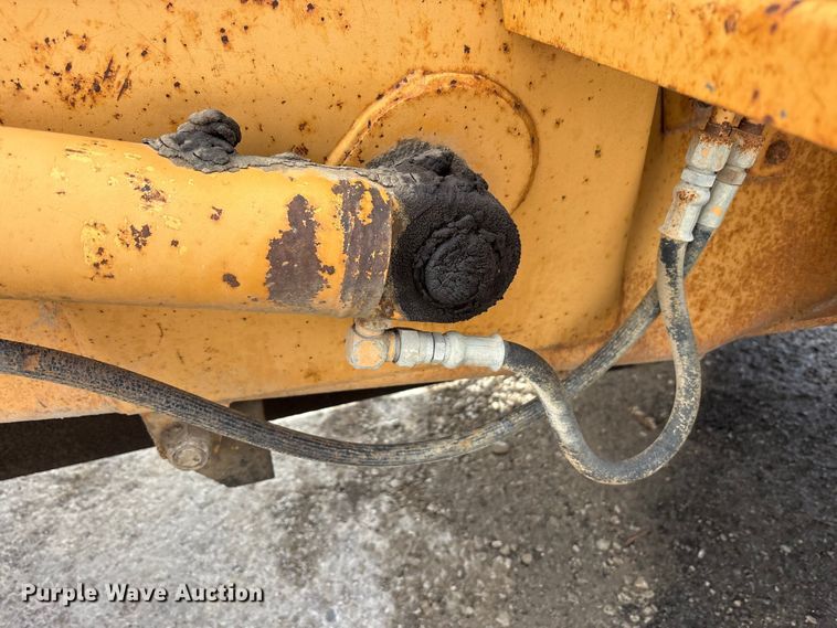 image for item FK1401 1993 Case 480F MFWD tractor