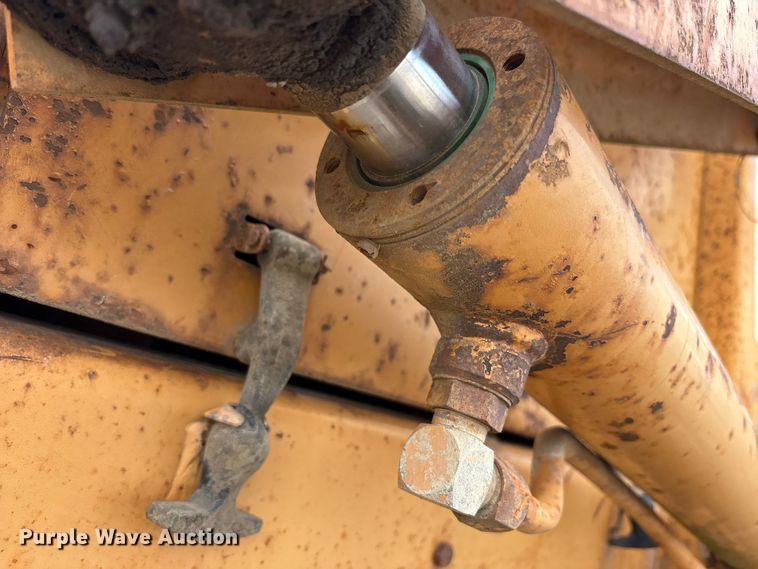 image for item FK1401 1993 Case 480F MFWD tractor