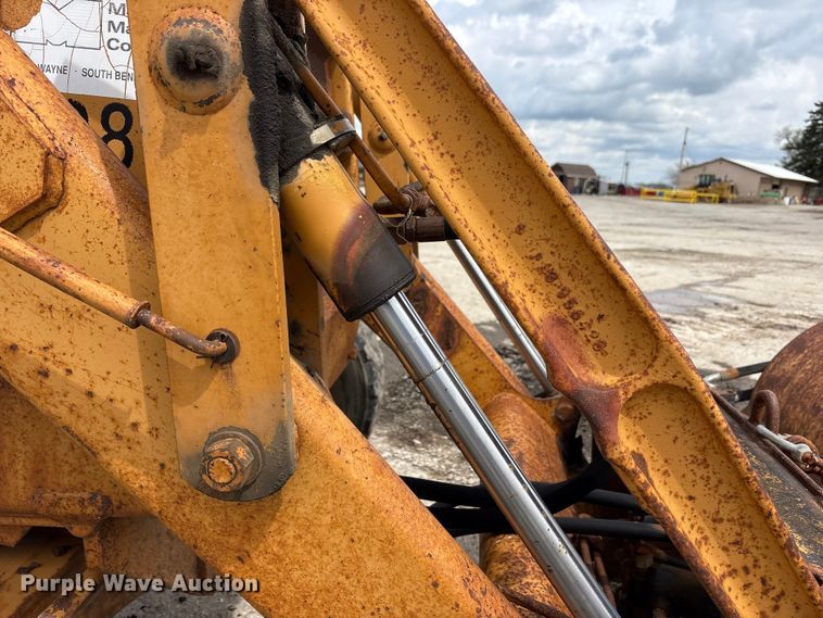 image for item FK1401 1993 Case 480F MFWD tractor