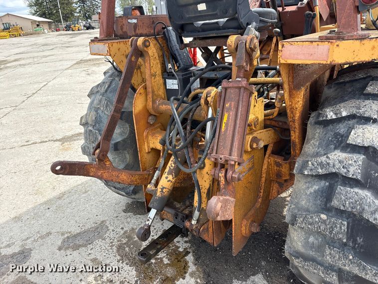 image for item FK1401 1993 Case 480F MFWD tractor