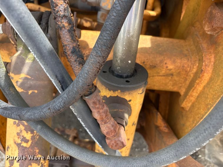 image for item FK1401 1993 Case 480F MFWD tractor