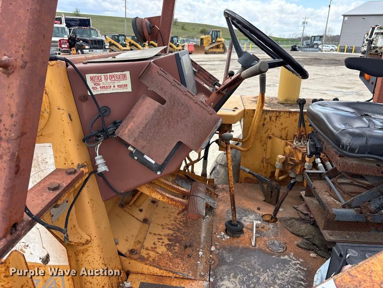 image for item FK1401 1993 Case 480F MFWD tractor