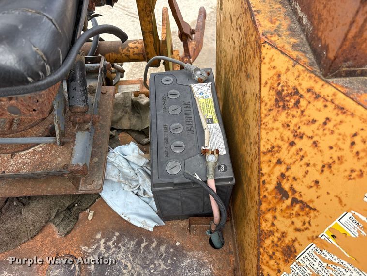 image for item FK1401 1993 Case 480F MFWD tractor