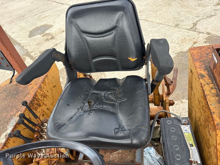 image for item FK1401 1993 Case 480F MFWD tractor