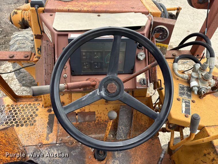 image for item FK1401 1993 Case 480F MFWD tractor