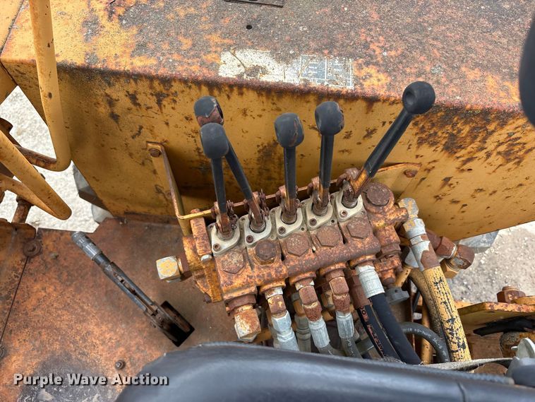 image for item FK1401 1993 Case 480F MFWD tractor