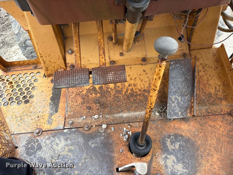 image for item FK1401 1993 Case 480F MFWD tractor