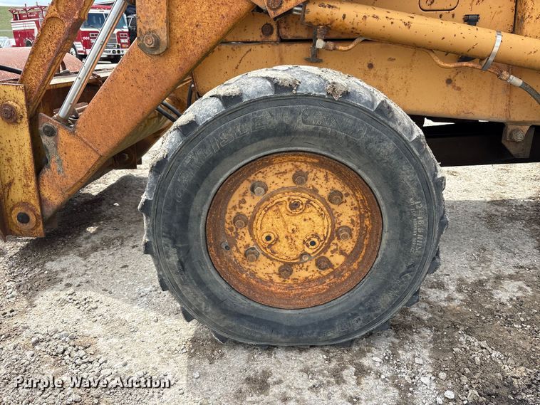 image for item FK1401 1993 Case 480F MFWD tractor