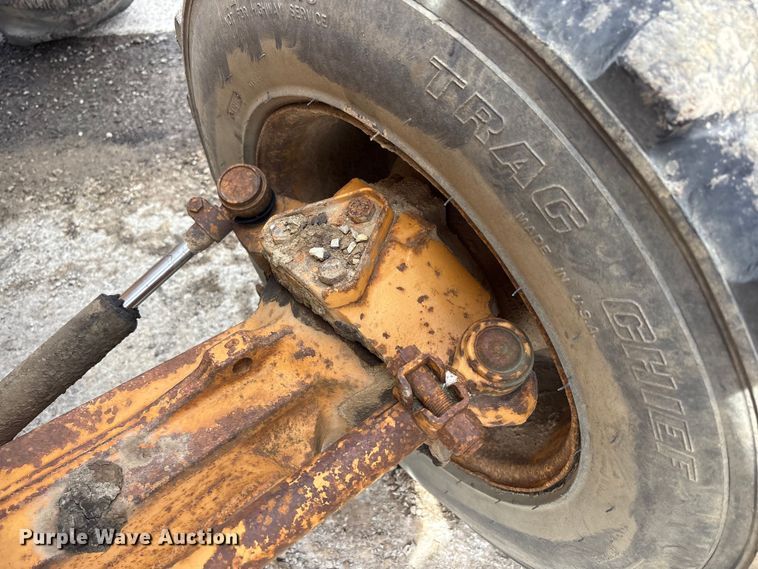 image for item FK1401 1993 Case 480F MFWD tractor