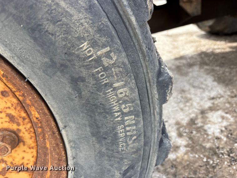 image for item FK1401 1993 Case 480F MFWD tractor