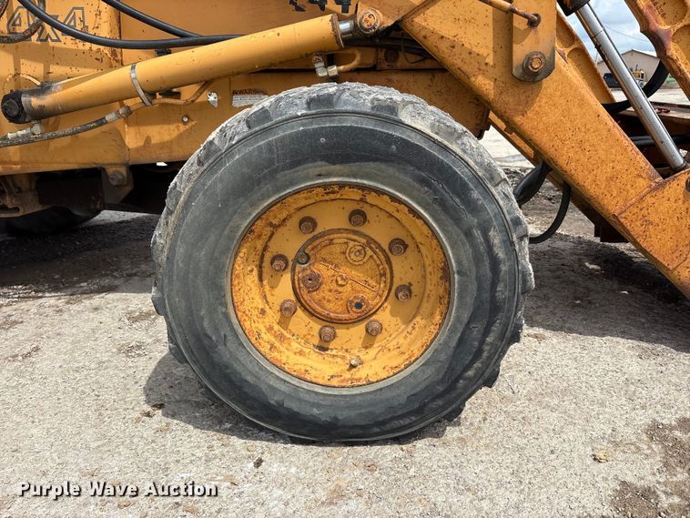 image for item FK1401 1993 Case 480F MFWD tractor