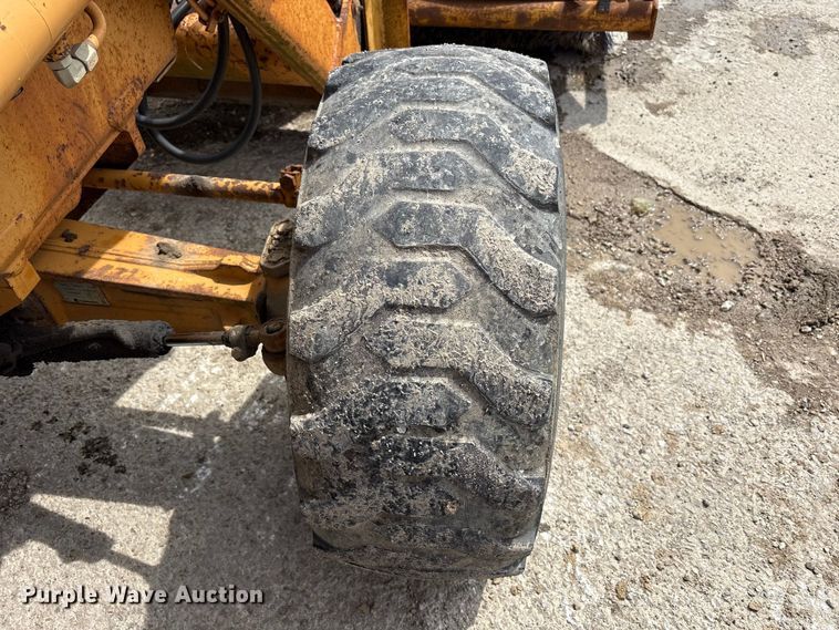 image for item FK1401 1993 Case 480F MFWD tractor