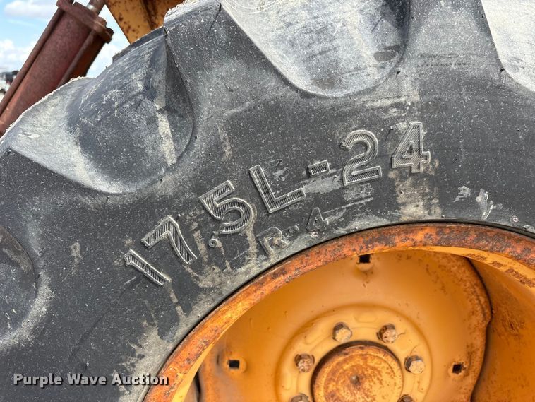 image for item FK1401 1993 Case 480F MFWD tractor