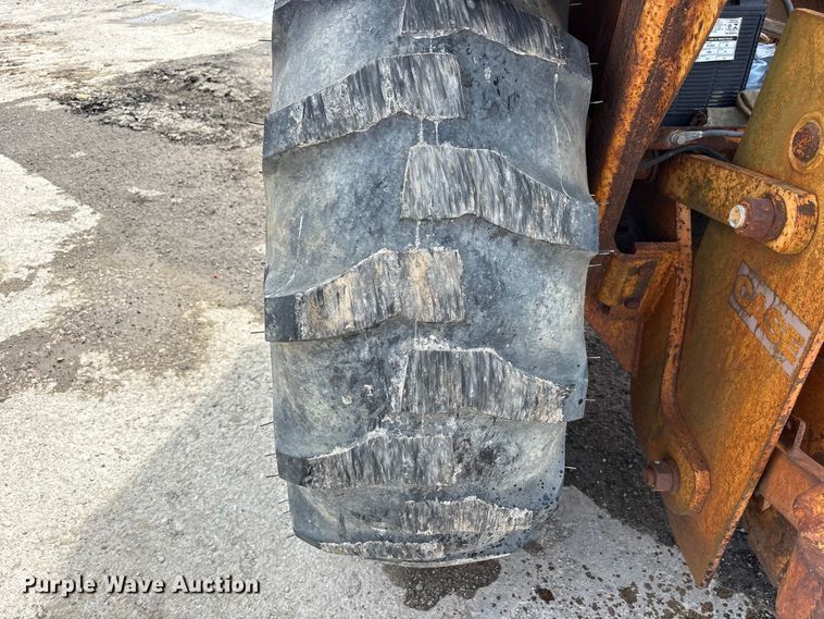 image for item FK1401 1993 Case 480F MFWD tractor