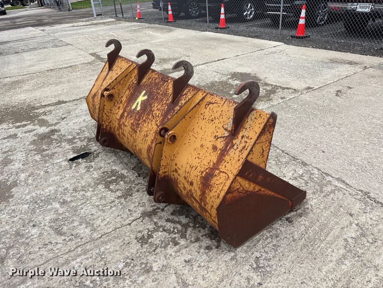 image for item FK1401 1993 Case 480F MFWD tractor