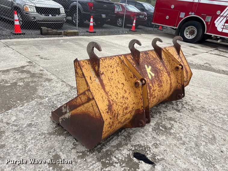 image for item FK1401 1993 Case 480F MFWD tractor