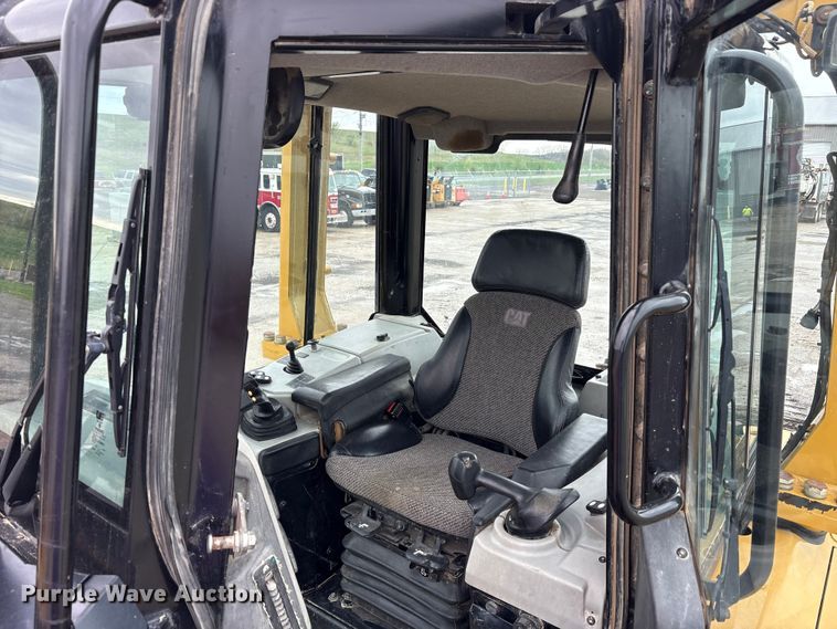 image for item FK1407 2018 Caterpillar D6N LGP dozer