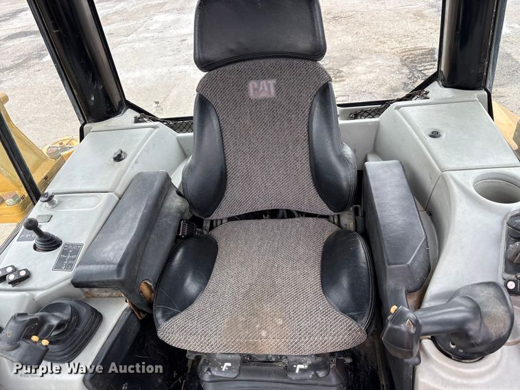 image for item FK1407 2018 Caterpillar D6N LGP dozer