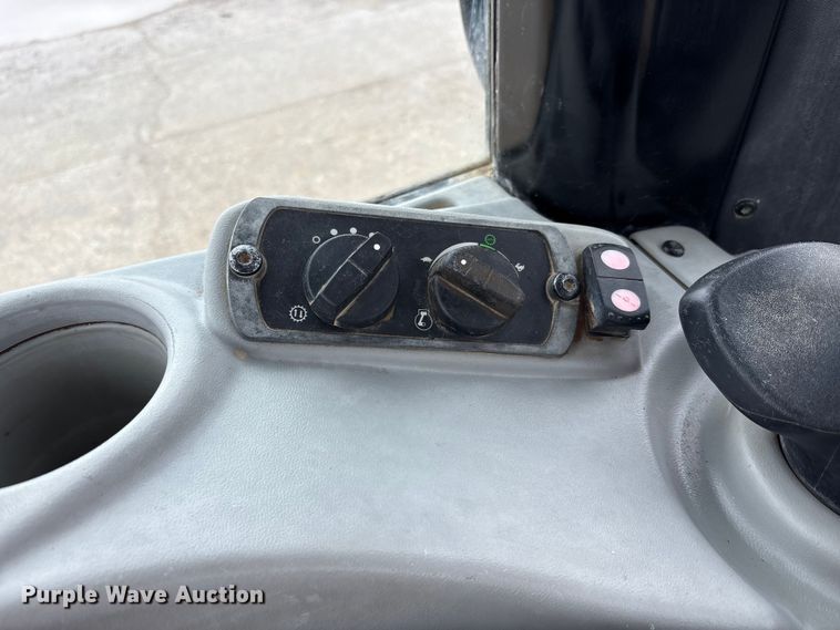 image for item FK1407 2018 Caterpillar D6N LGP dozer