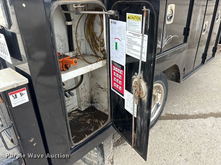 image for item FK1408 2019 Chevrolet Silverado Medium Duty utility / service truck