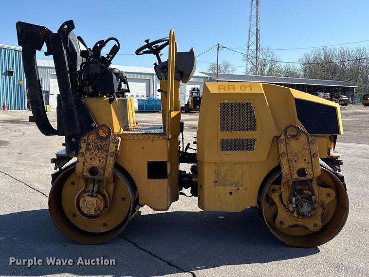 image for item FK1411 2008 Caterpillar CB24 double drum roller