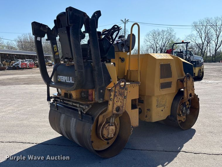 image for item FK1411 2008 Caterpillar CB24 double drum roller