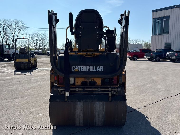 image for item FK1411 2008 Caterpillar CB24 double drum roller