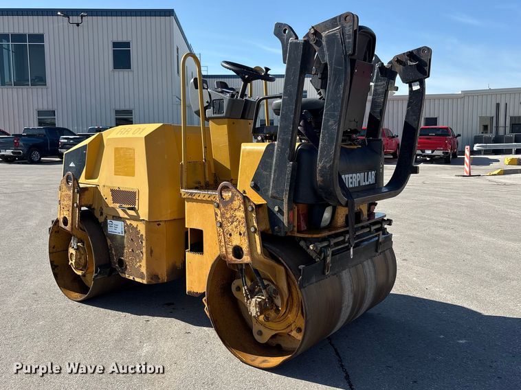image for item FK1411 2008 Caterpillar CB24 double drum roller