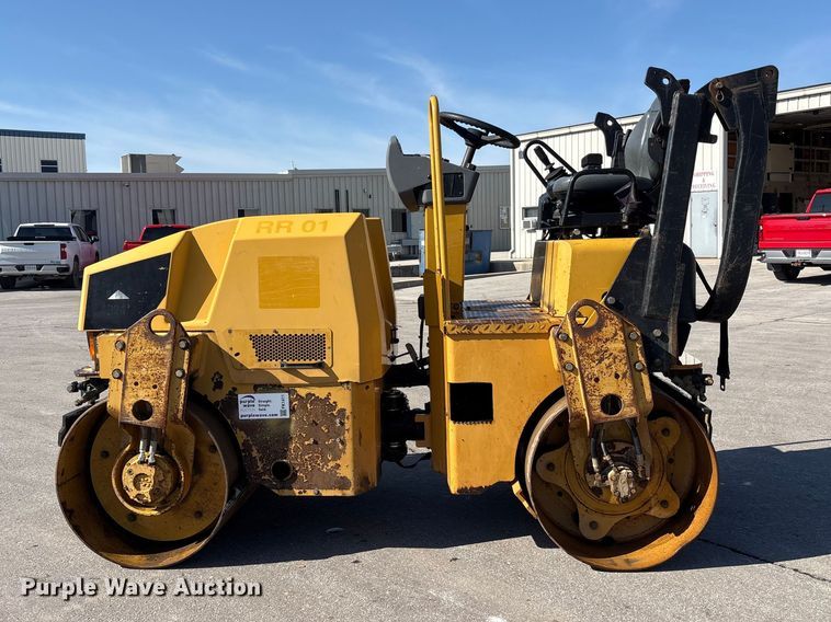 image for item FK1411 2008 Caterpillar CB24 double drum roller