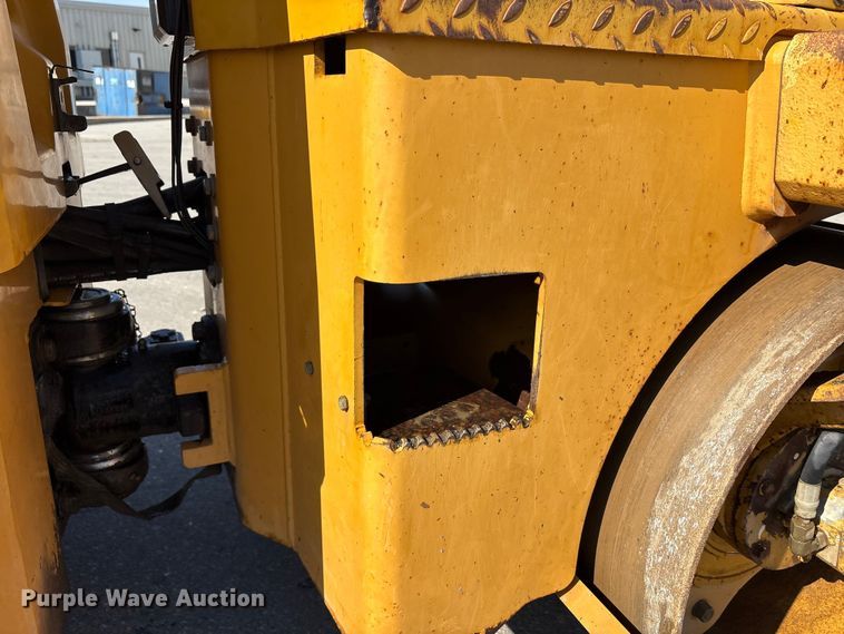 image for item FK1411 2008 Caterpillar CB24 double drum roller