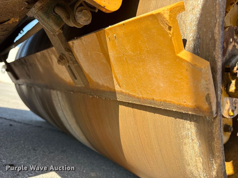 image for item FK1411 2008 Caterpillar CB24 double drum roller