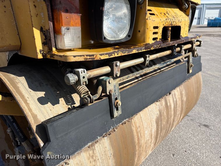 image for item FK1411 2008 Caterpillar CB24 double drum roller